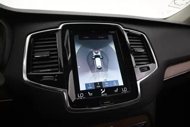 Musta Maastoauto, Volvo XC90 – VAR-49647