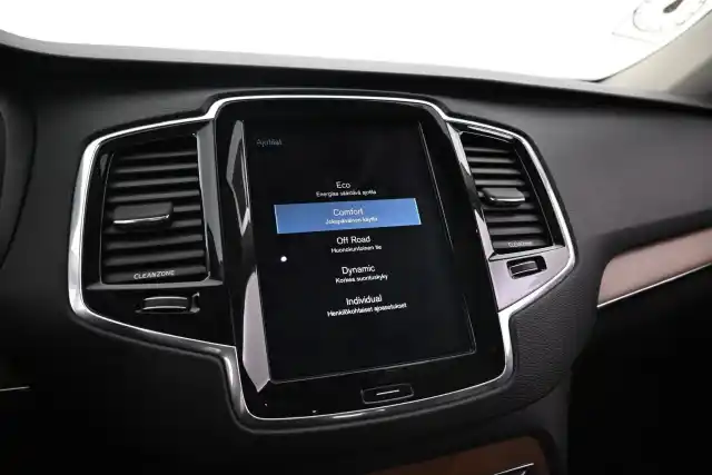 Musta Maastoauto, Volvo XC90 – VAR-49647