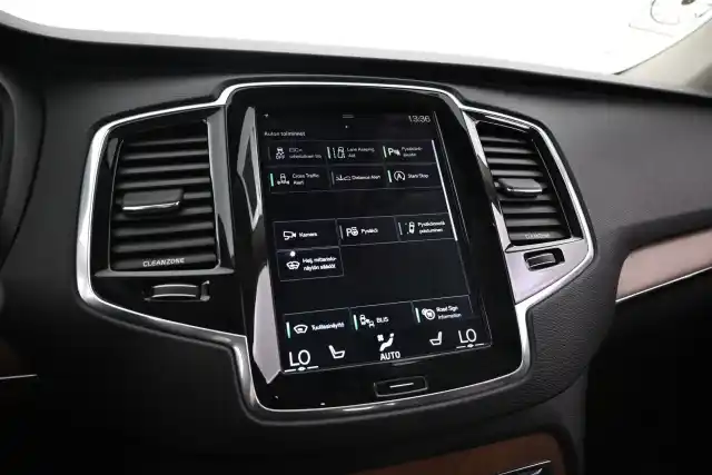Musta Maastoauto, Volvo XC90 – VAR-49647