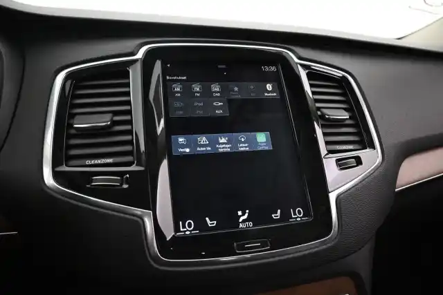 Musta Maastoauto, Volvo XC90 – VAR-49647