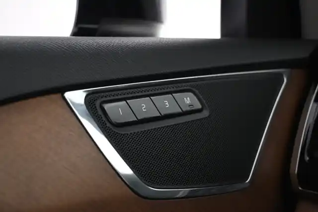 Musta Maastoauto, Volvo XC90 – VAR-49647