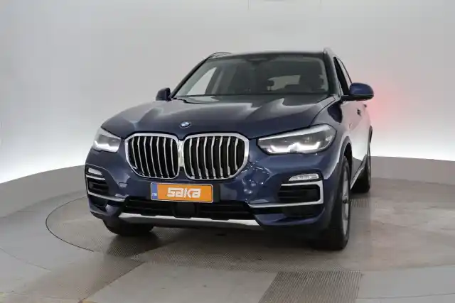 Sininen Maastoauto, BMW X5 – VAR-49672