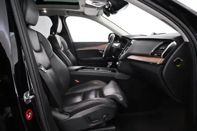 Harmaa Maastoauto, Volvo XC90 – VAR-49933