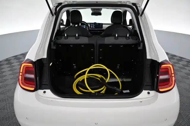 valkoinen Viistoperä, Fiat 500e – VAR-50051