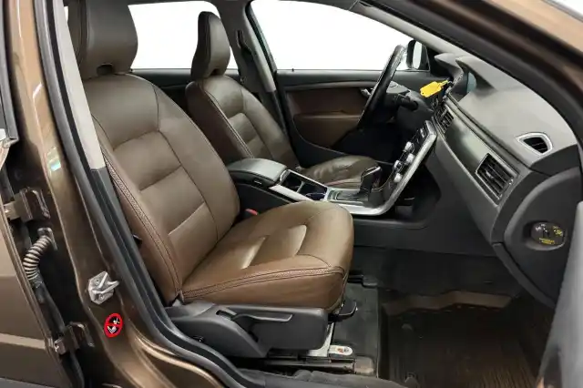 Ruskea Farmari, Volvo XC70 – VAR-50315