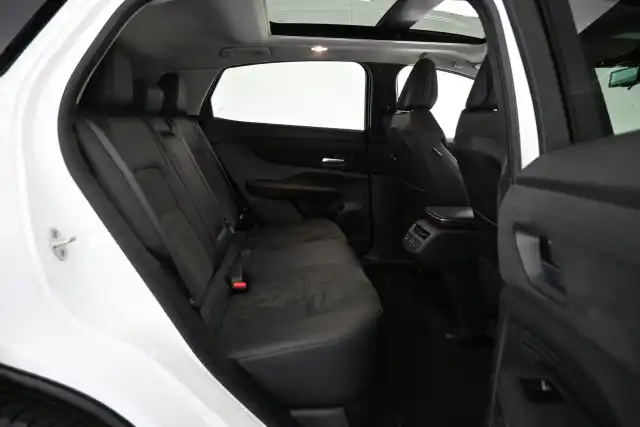 Valkoinen Maastoauto, Nissan Ariya – VAR-50787