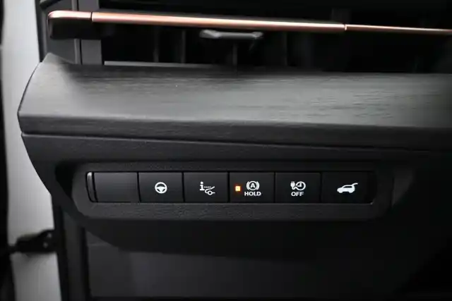 Valkoinen Maastoauto, Nissan Ariya – VAR-50787