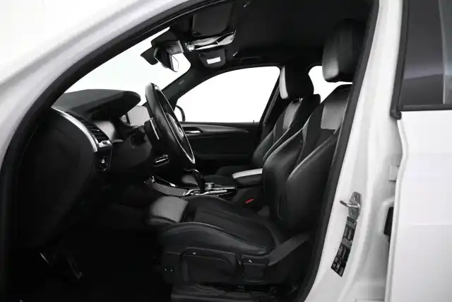 Valkoinen Maastoauto, BMW X3 – VAR-50895
