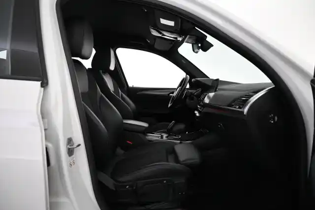 Valkoinen Maastoauto, BMW X3 – VAR-50895