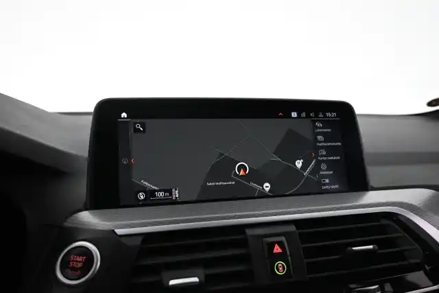 Valkoinen Maastoauto, BMW X3 – VAR-50895