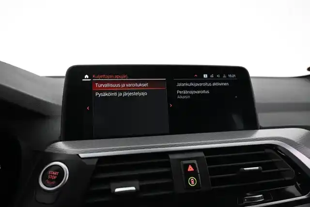 Valkoinen Maastoauto, BMW X3 – VAR-50895