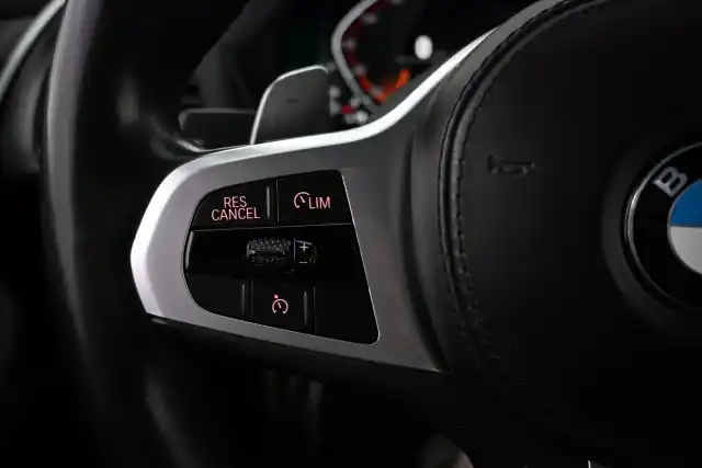Valkoinen Maastoauto, BMW X3 – VAR-50895