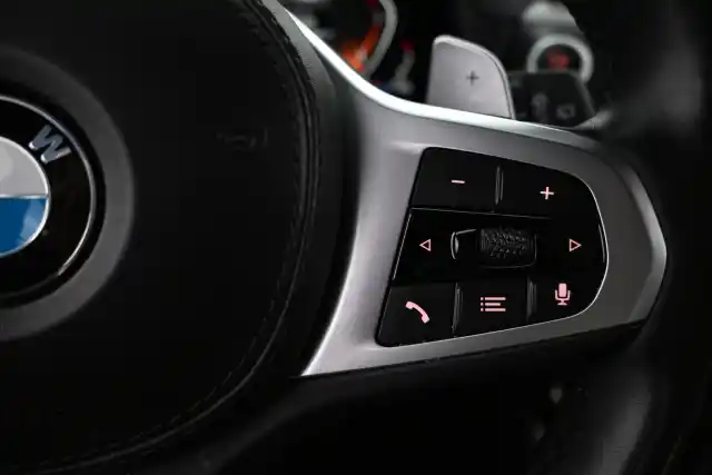 Valkoinen Maastoauto, BMW X3 – VAR-50895