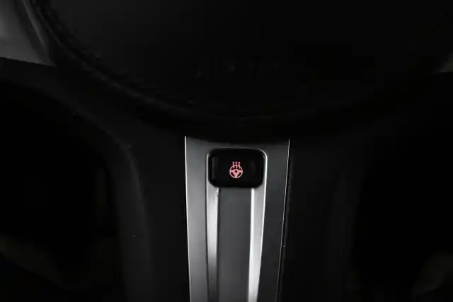 Valkoinen Maastoauto, BMW X3 – VAR-50895