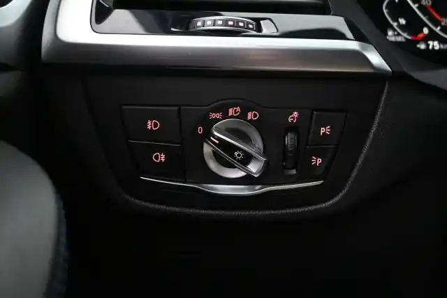 Valkoinen Maastoauto, BMW X3 – VAR-50895