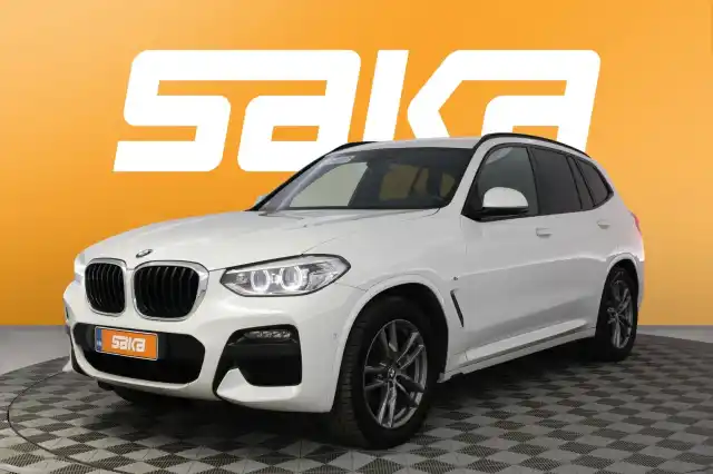 Valkoinen Maastoauto, BMW X3 – VAR-50895