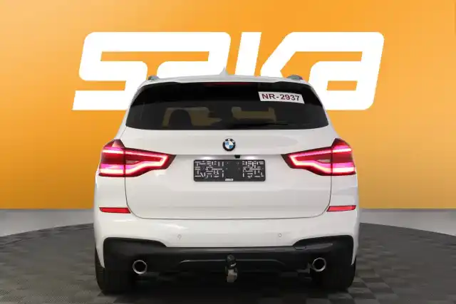Valkoinen Maastoauto, BMW X3 – VAR-50895