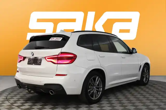 Valkoinen Maastoauto, BMW X3 – VAR-50895