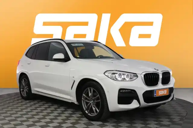 Valkoinen Maastoauto, BMW X3 – VAR-50895