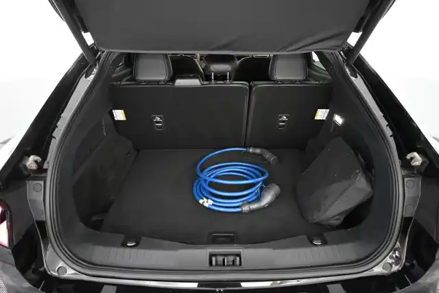 Musta Maastoauto, Ford Mustang Mach-E – VAR-50971