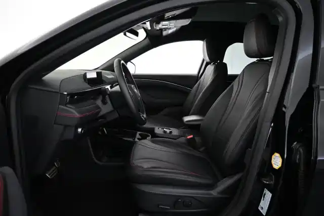 Musta Maastoauto, Ford Mustang Mach-E – VAR-50971