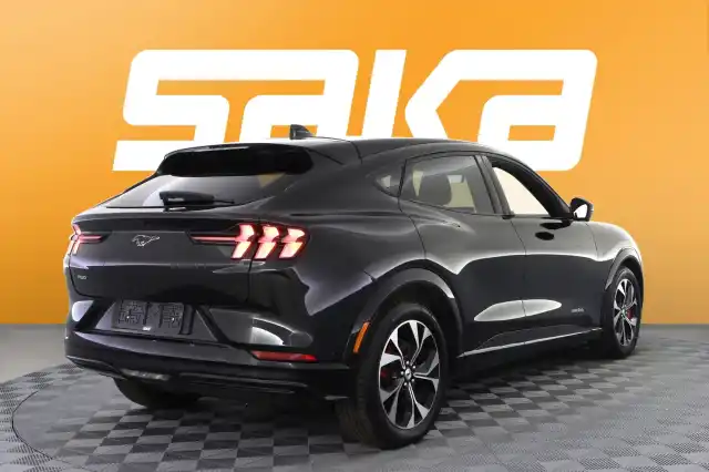 Musta Maastoauto, Ford Mustang Mach-E – VAR-50971