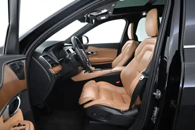 Musta Maastoauto, Volvo XC90 – VAR-51111