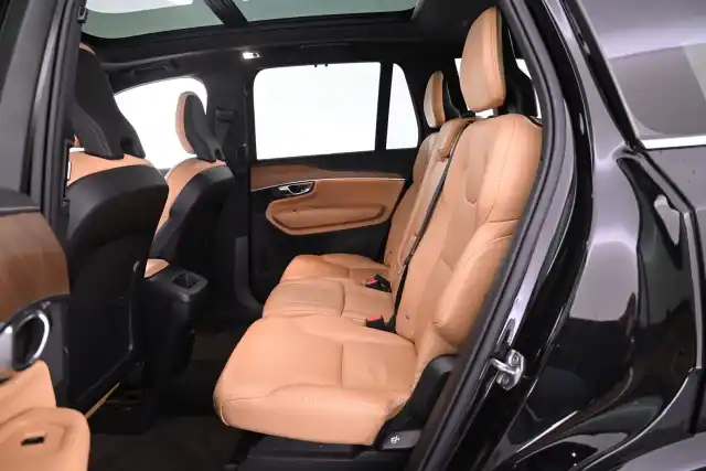 Musta Maastoauto, Volvo XC90 – VAR-51111
