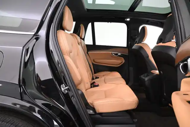 Musta Maastoauto, Volvo XC90 – VAR-51111