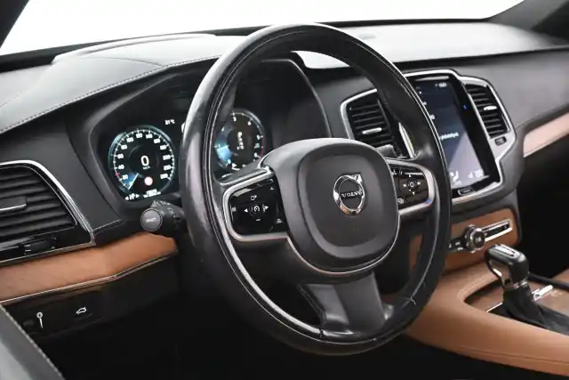 Musta Maastoauto, Volvo XC90 – VAR-51111