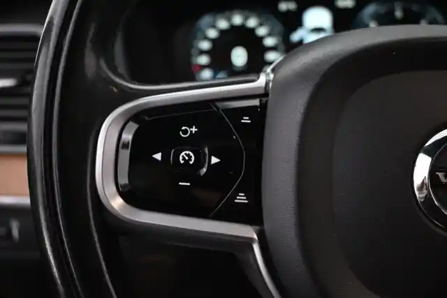 Musta Maastoauto, Volvo XC90 – VAR-51111