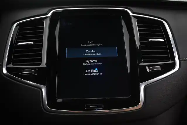 Musta Maastoauto, Volvo XC90 – VAR-51111