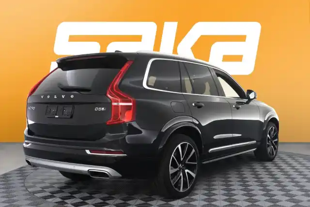 Musta Maastoauto, Volvo XC90 – VAR-51111