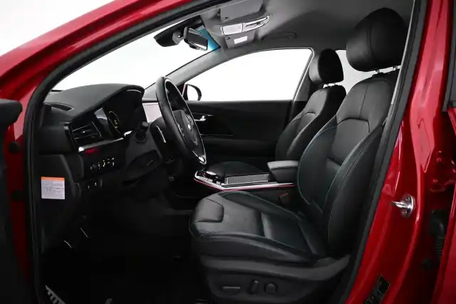 Punainen Maastoauto, Kia Niro Electric – VAR-51155