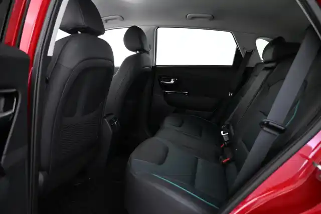 Punainen Maastoauto, Kia Niro Electric – VAR-51155
