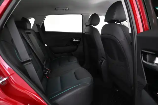 Punainen Maastoauto, Kia Niro Electric – VAR-51155