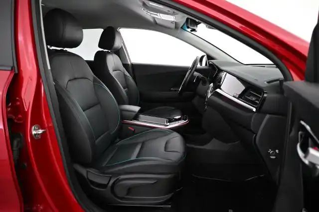 Punainen Maastoauto, Kia Niro Electric – VAR-51155