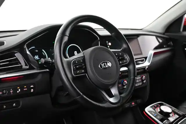 Punainen Maastoauto, Kia Niro Electric – VAR-51155