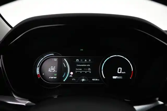 Punainen Maastoauto, Kia Niro Electric – VAR-51155