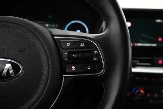 Punainen Maastoauto, Kia Niro Electric – VAR-51155