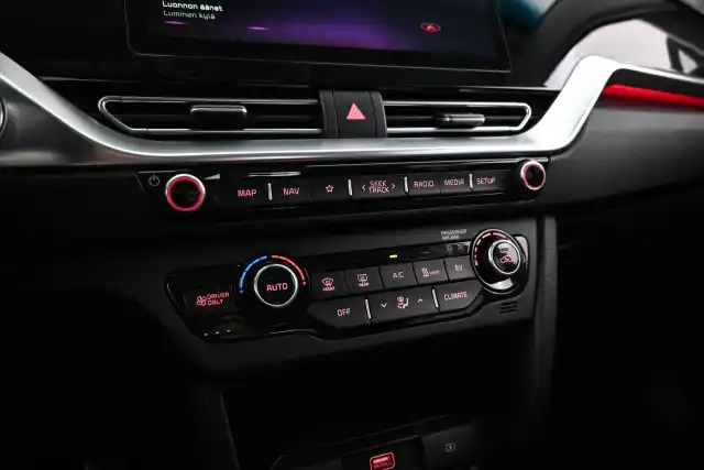 Punainen Maastoauto, Kia Niro Electric – VAR-51155
