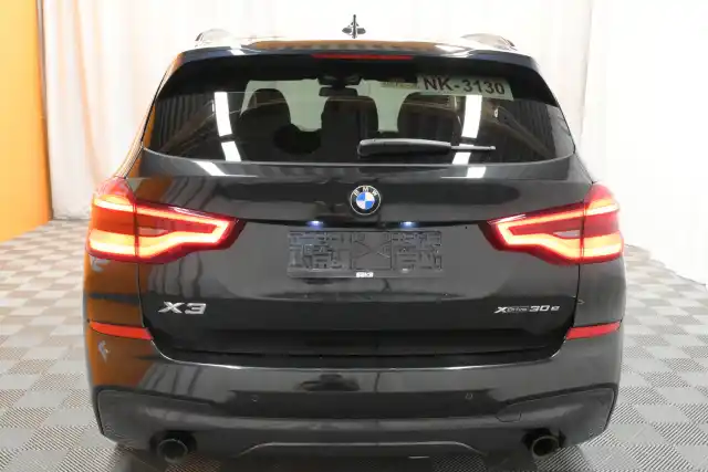 Musta Maastoauto, BMW X3 – VAR-51388