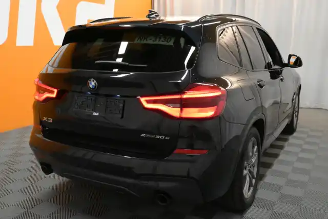 Musta Maastoauto, BMW X3 – VAR-51388