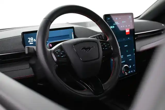 Musta Maastoauto, Ford Mustang Mach-E – VAR-51453