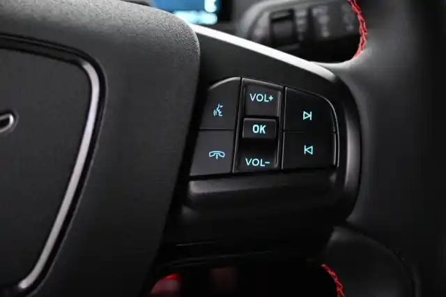 Musta Maastoauto, Ford Mustang Mach-E – VAR-51453