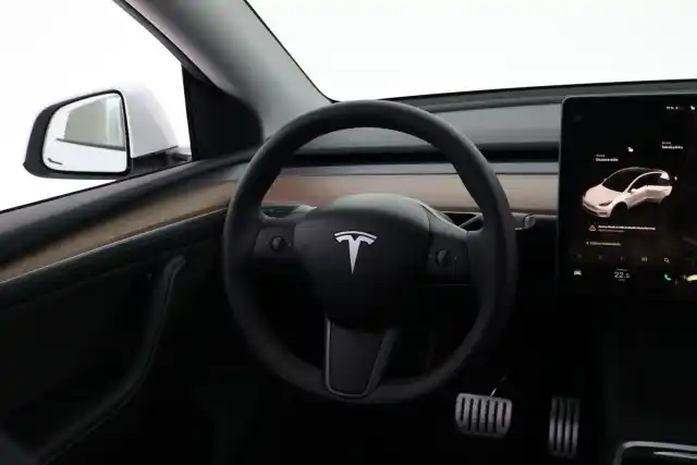 Valkoinen Maastoauto, Tesla Model Y – VAR-51879