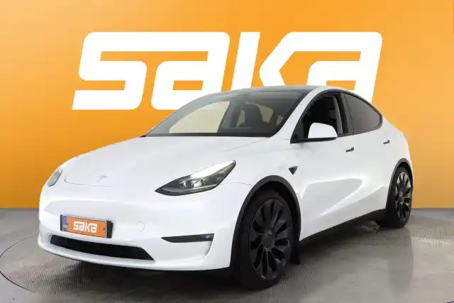 Valkoinen Maastoauto, Tesla Model Y – VAR-51879