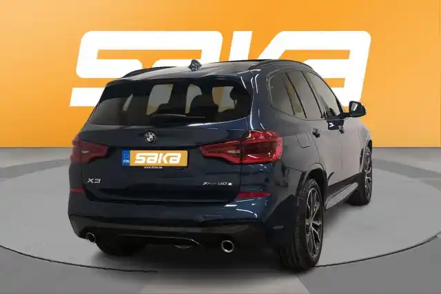 Sininen Maastoauto, BMW X3 – VAR-51917