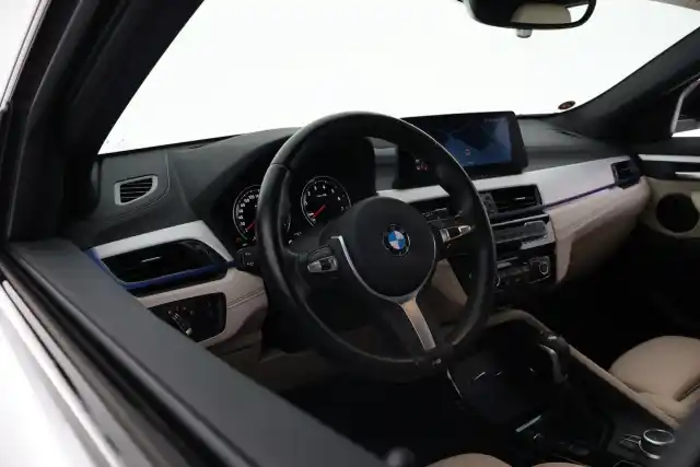 Valkoinen Maastoauto, BMW X2 – VAR-52065