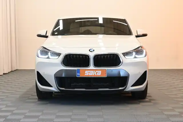 Valkoinen Maastoauto, BMW X2 – VAR-52065